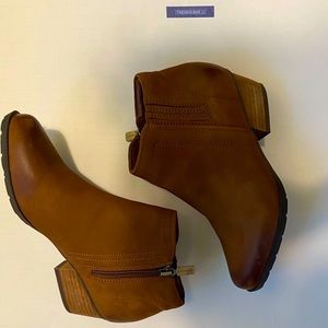 Size 7 • Blondo Noa Waterproof Booties